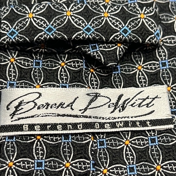 Berrend DeWitt  Made in Italy Men's 100% Silk Classic Tie - Picture 4 of 10